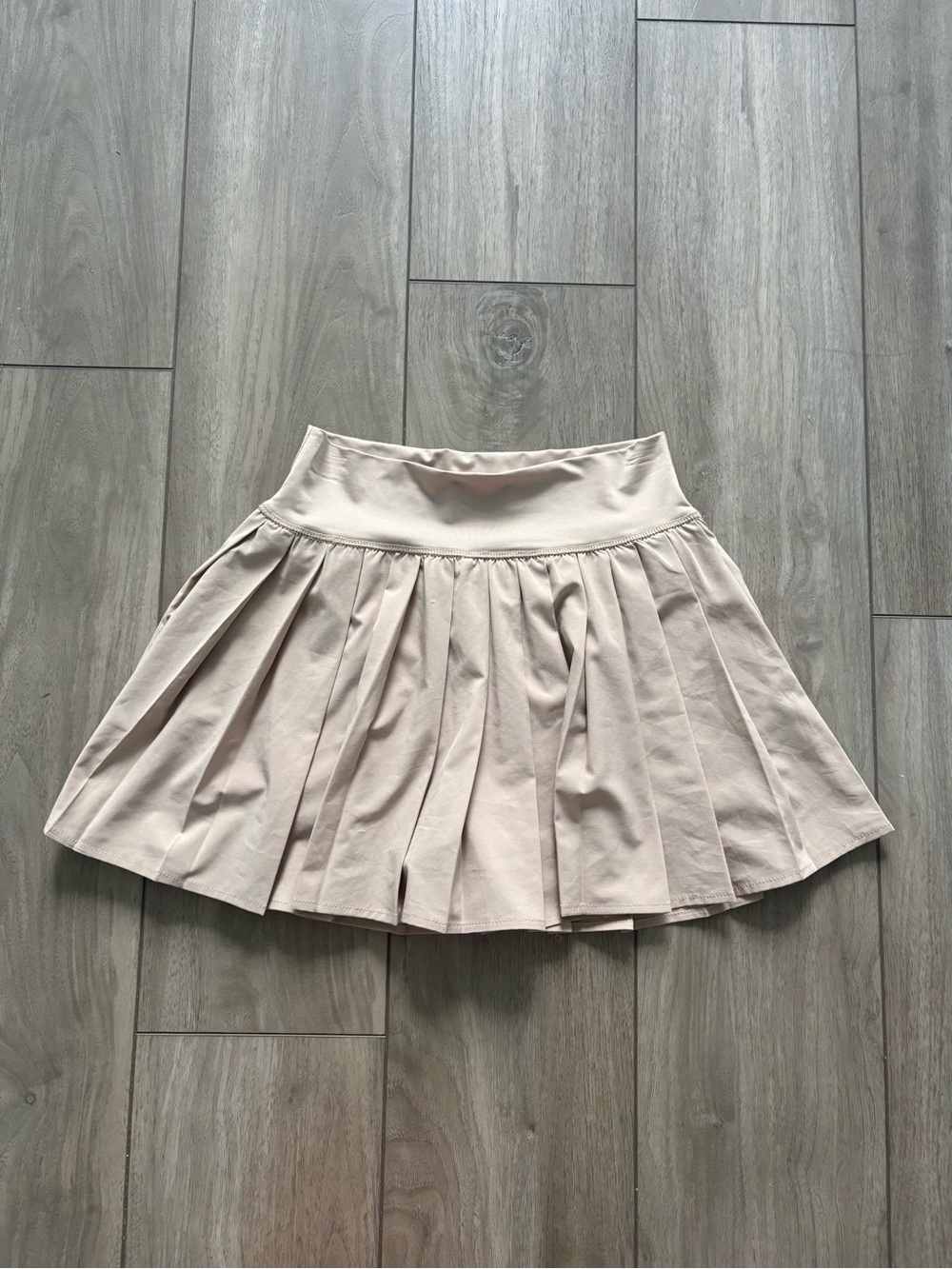 Pleated tennis skirt in light beige